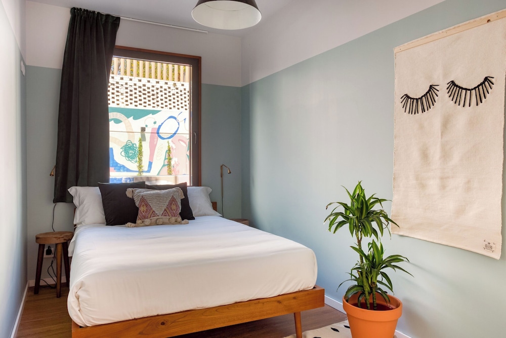 COMPACT, DOUBLE BED, SHARED BATHROOM