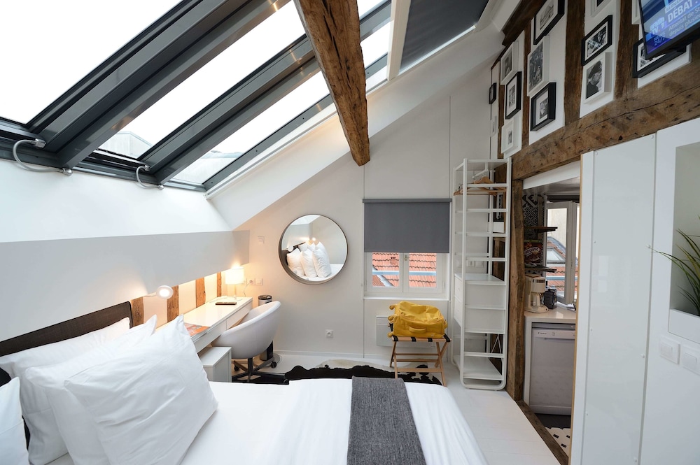 Under the Star, Apartment, Double Bed, 2 Sofa، Les Patios Du Marais 2/6