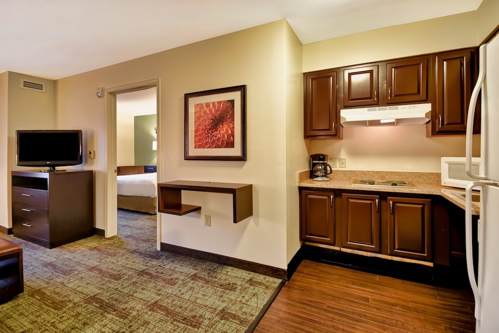 Staybridge Suites Middleton/Madison-West 9/49