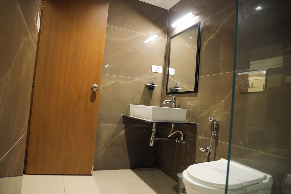 Goverdhan Greens Resort Dwarka 48/50