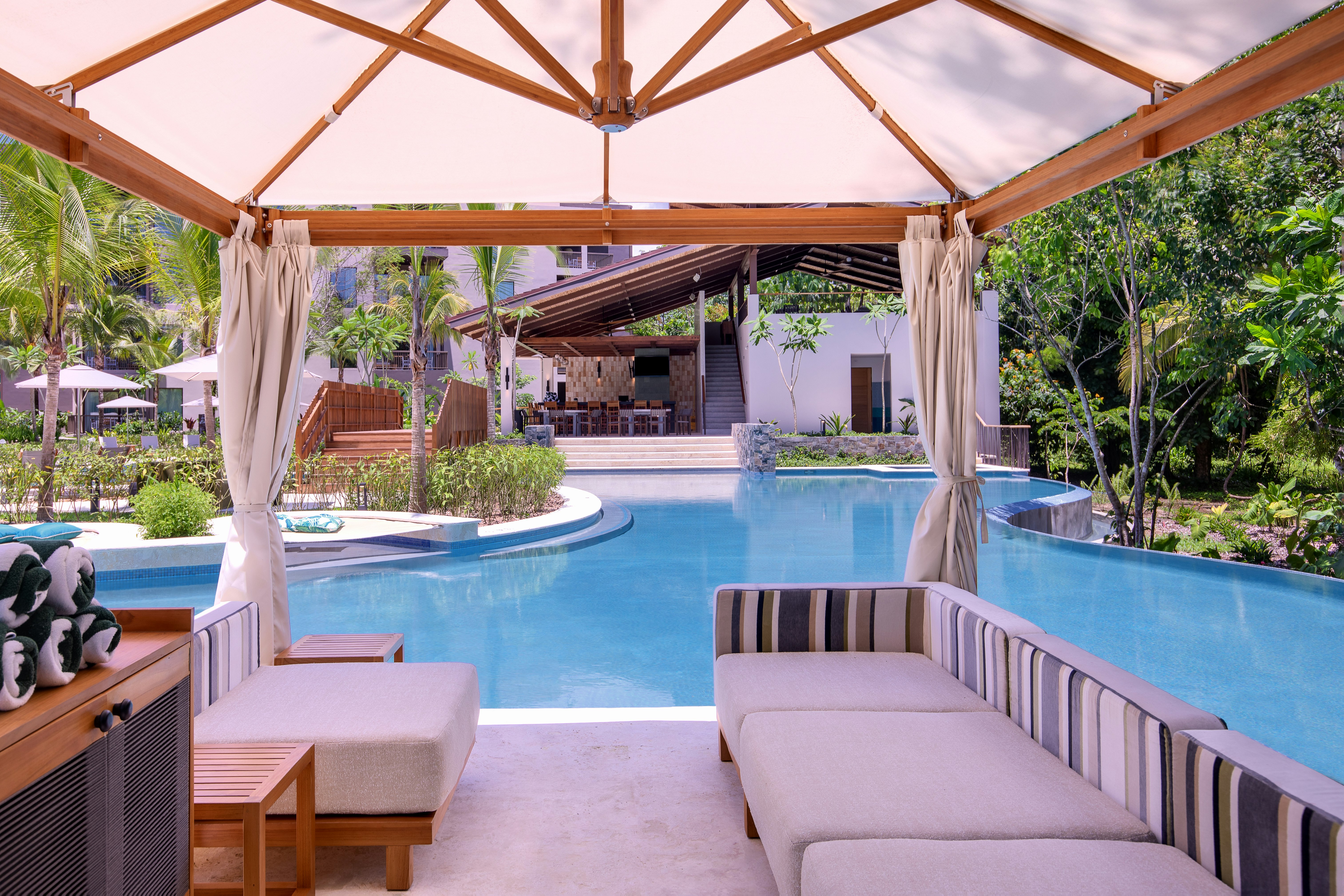 Botanika Osa Peninsula, Curio Collection by Hilton 28/73
