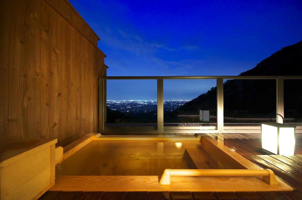 JAPANESE, EXECUTIVE, TATAMI, BATHTUB