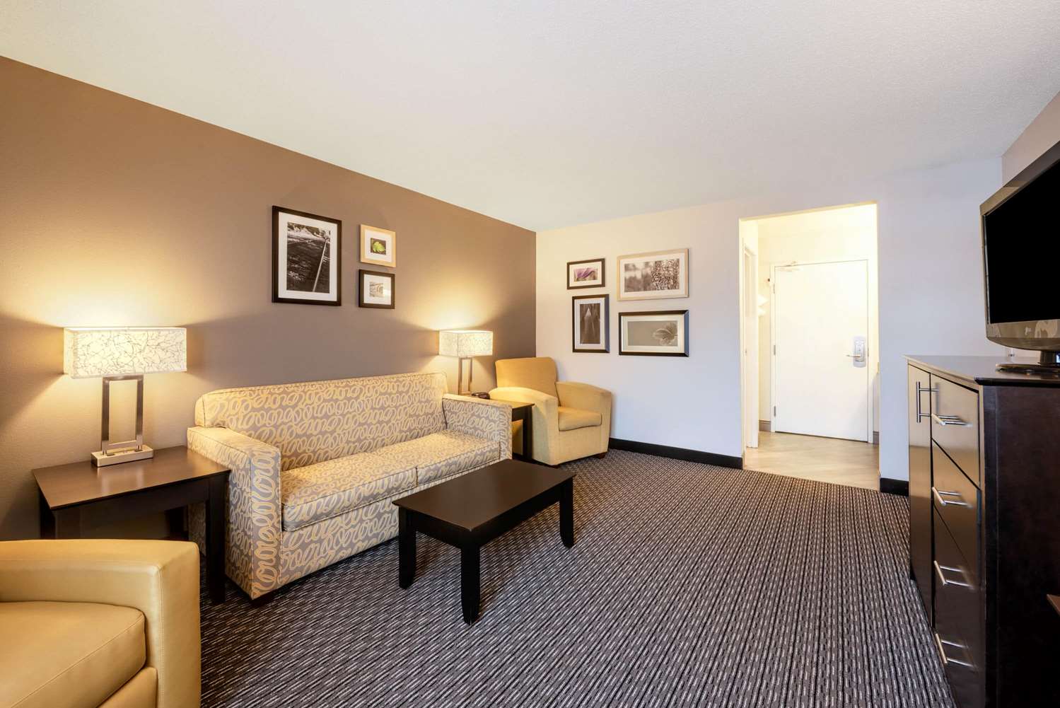 La Quinta Inn & Suites by Wyndham Cleveland Macedonia 34/47
