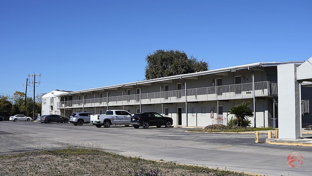 Mid Towne Inn Suites San Antonio 37/43