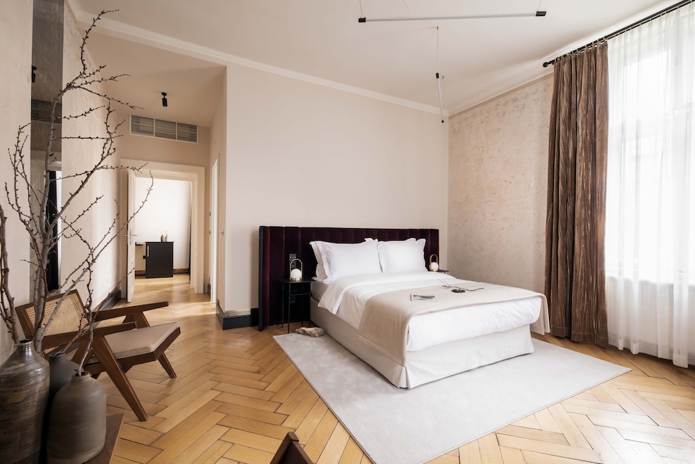 SUPERIOR, DOUBLE BED