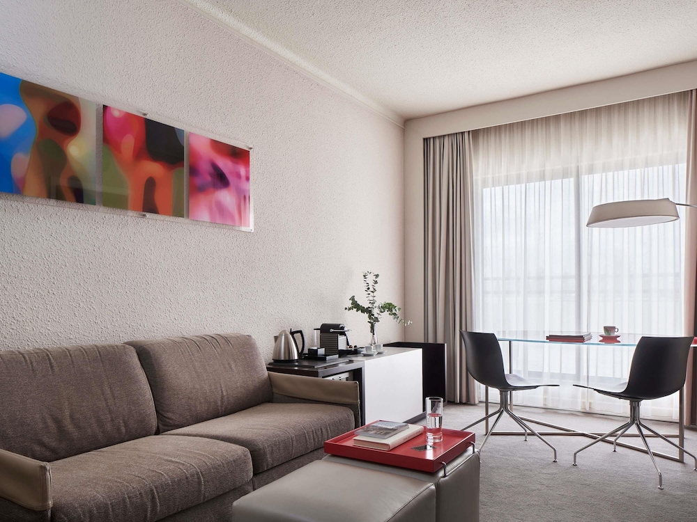 Novotel Athenes 53/73