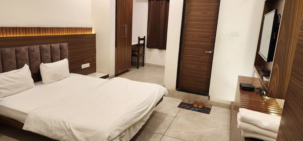 HOTEL LAKE PALACE 8/32