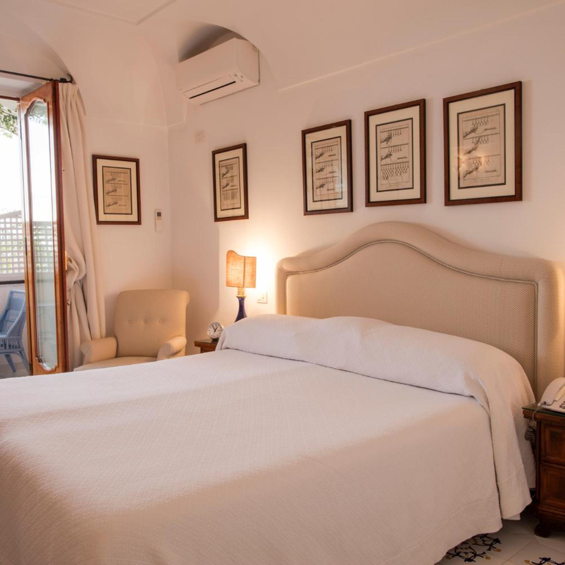 Room, Double or Twin Bed, Pool View