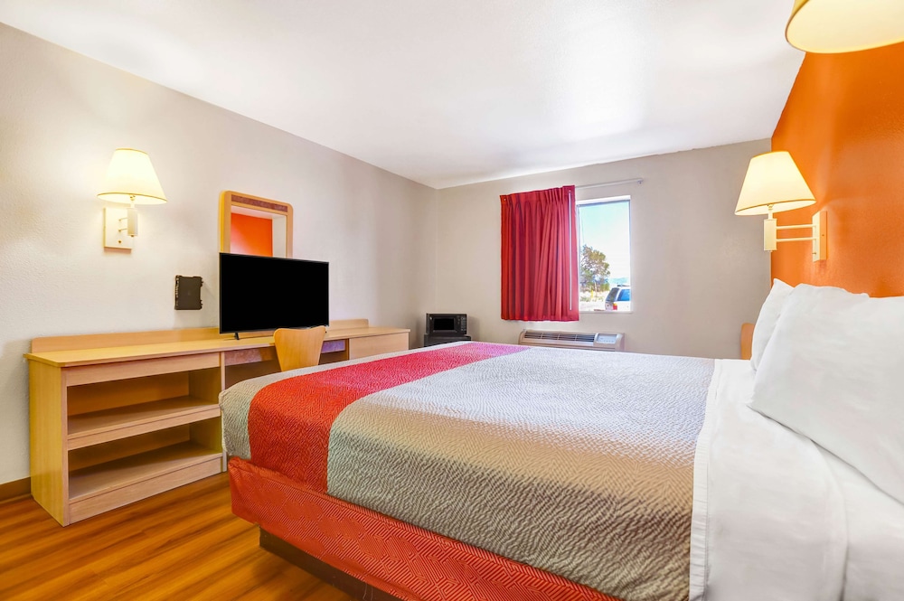 Motel6 Espanola, NM 26/48