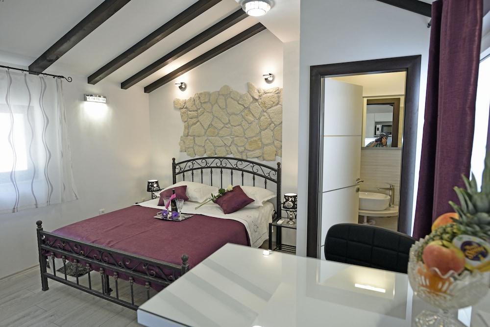 Kuzma Rooms 2 6/18