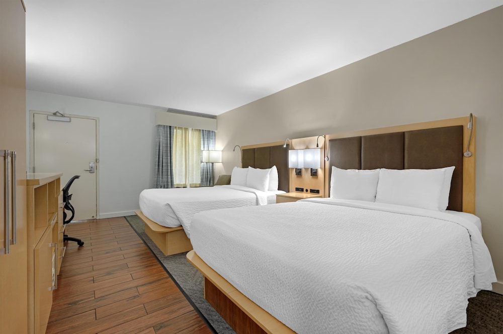 غرفة قياسية بسريرين كوين بإطلالة على الفناء، Best Western Plus South Coast Inn 9/10