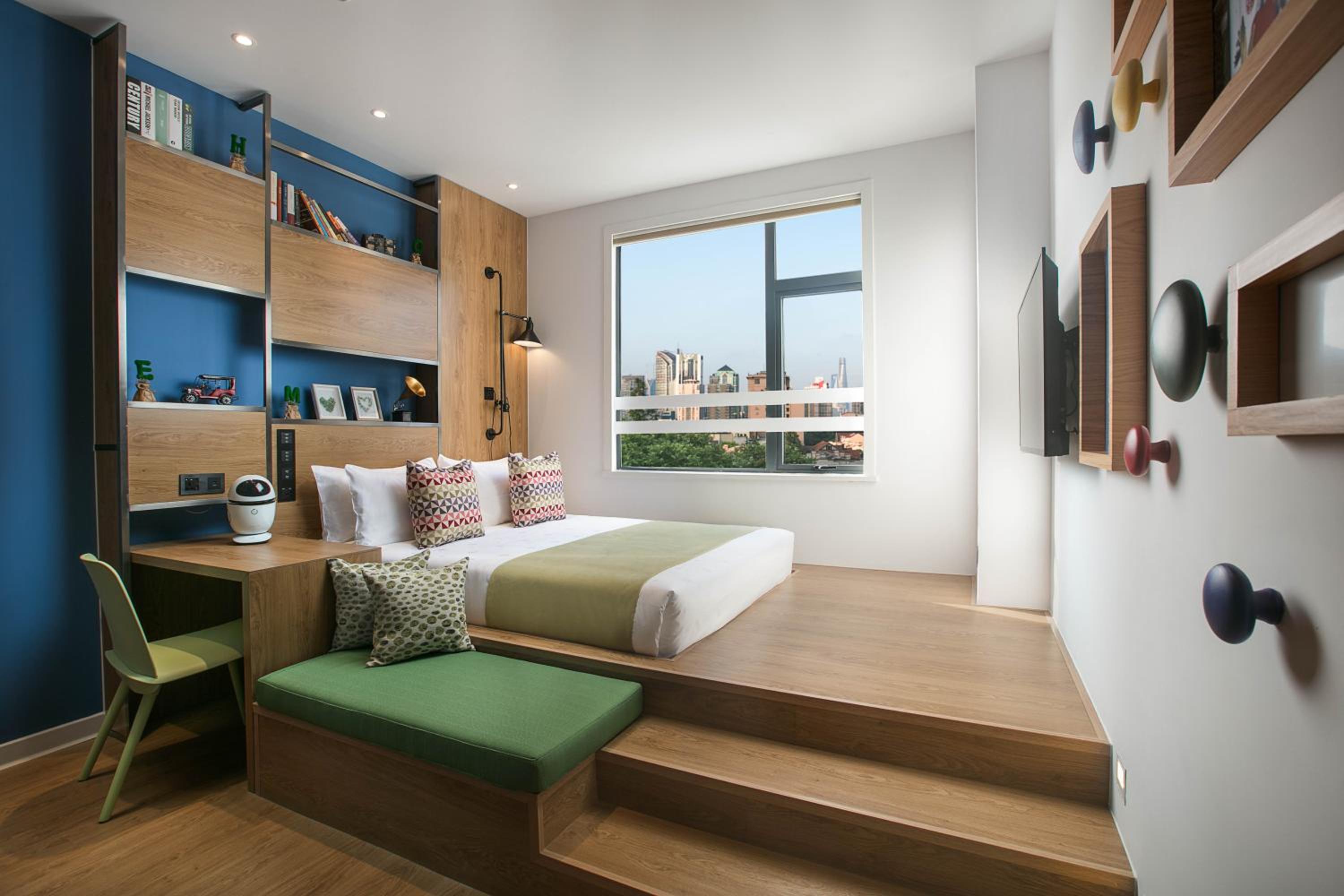 ROOM, DOUBLE BED