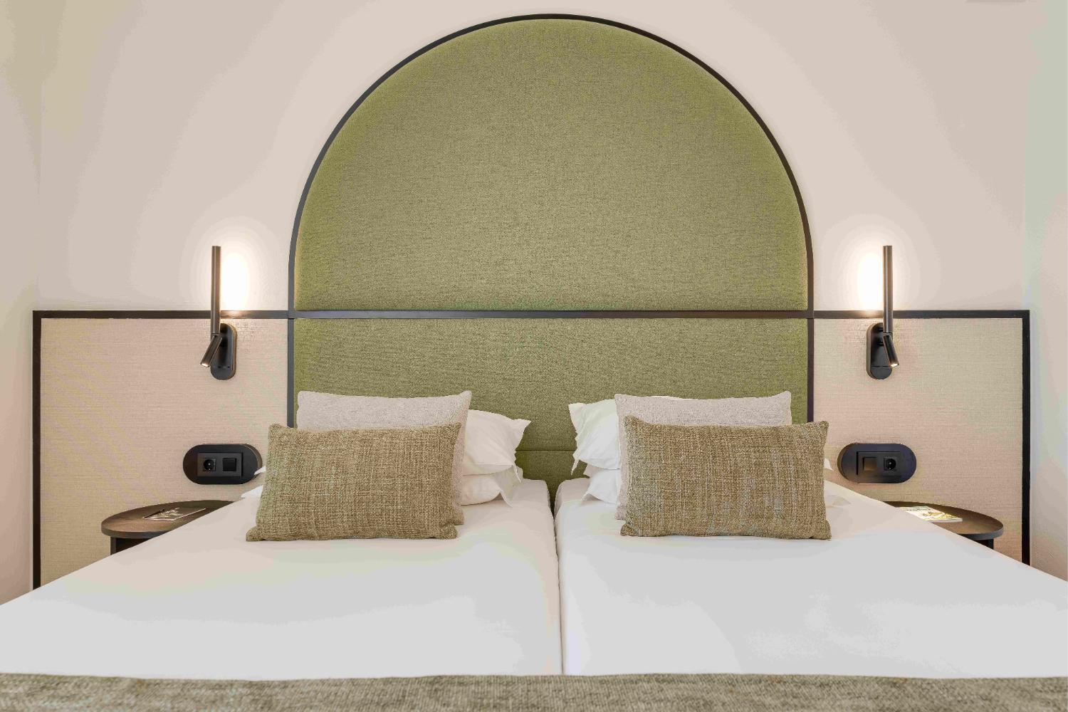 Room, Twin Beds, Balcony or Terrace