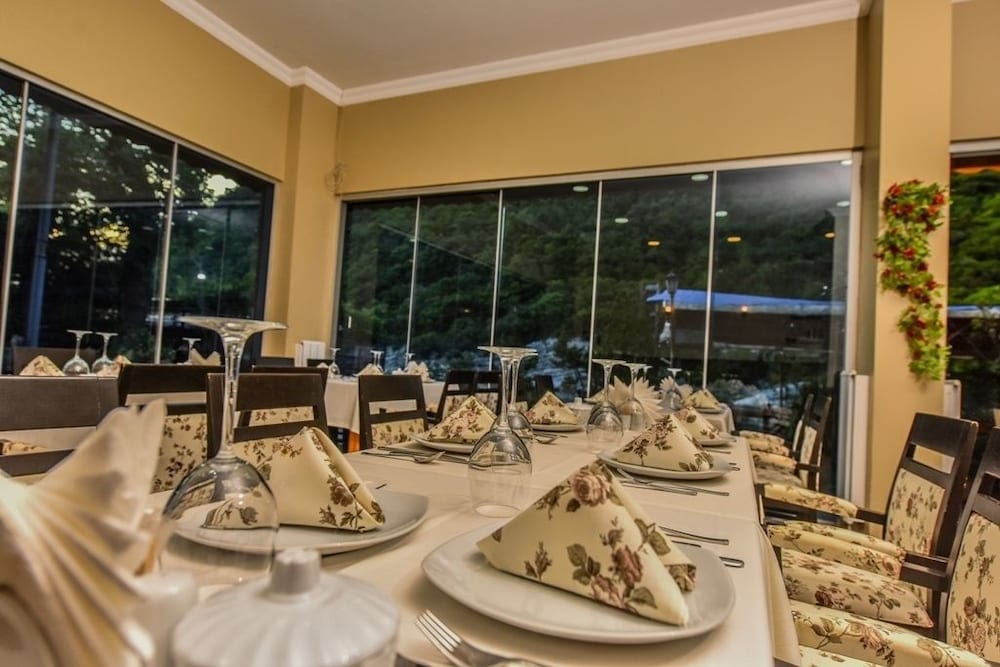 Hill River Hotel 33/44