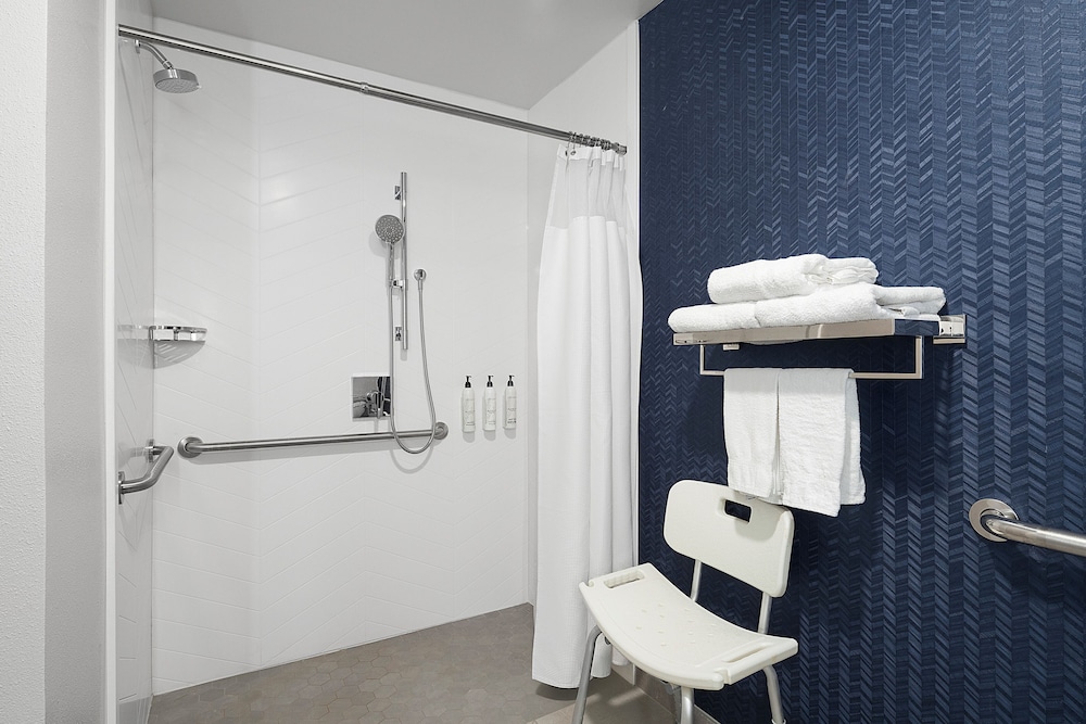 Fairfield Inn & Suites Newark Liberty International Airport 37/38