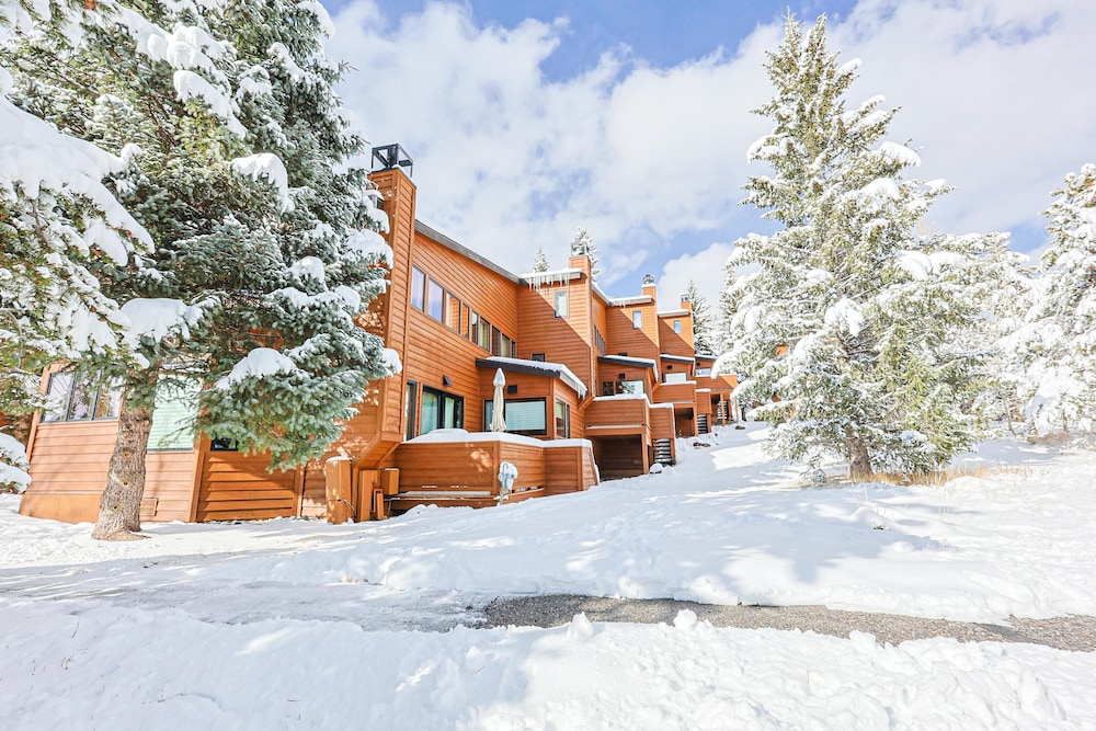 Tennis Townhome 2 Bed 2 5 Bath 1/50