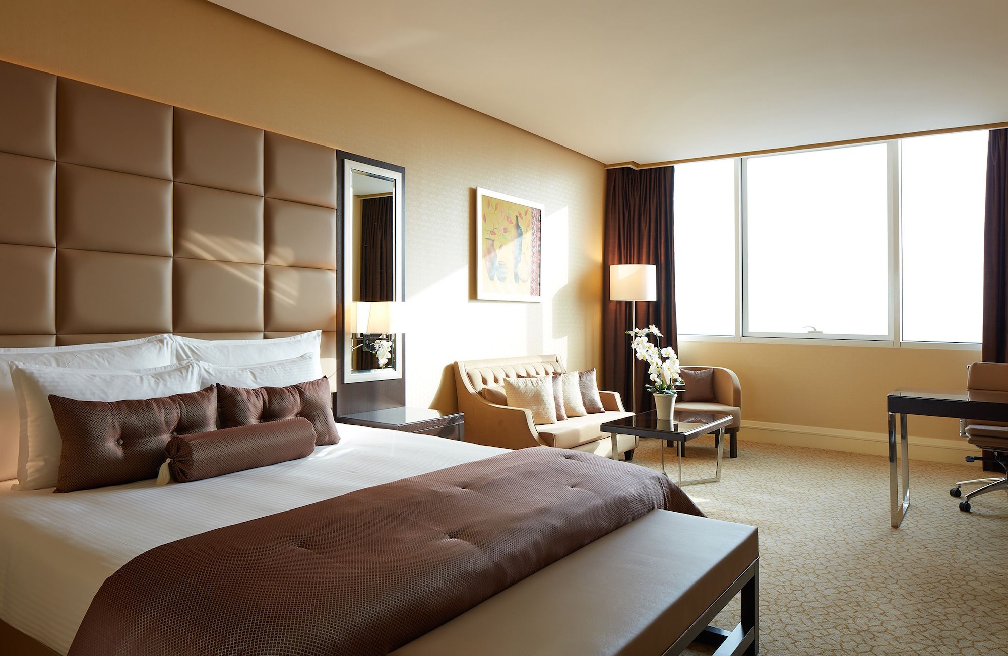 غرفة كلوب بسرير كينج مع دخول صالة النادي، Millennium Hotel and Convention Centre 6/8