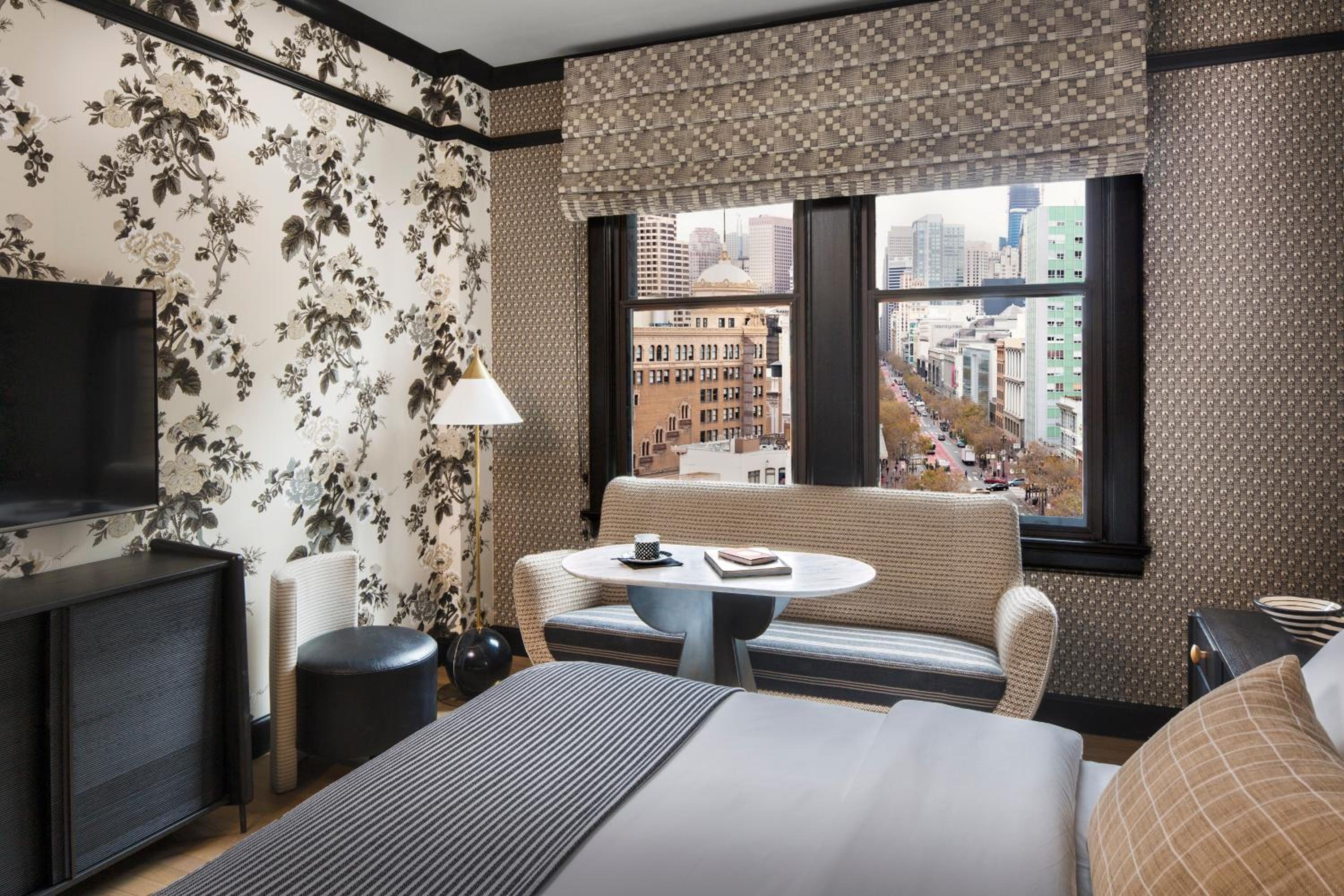غرفة بريميير كبيرة بسرير كينج بإطلالة على المدينة، San Francisco Proper Hotel Ex Renoir 2/6