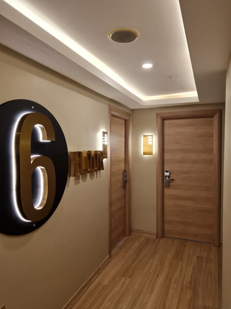 Air Boss Hotel 26/48