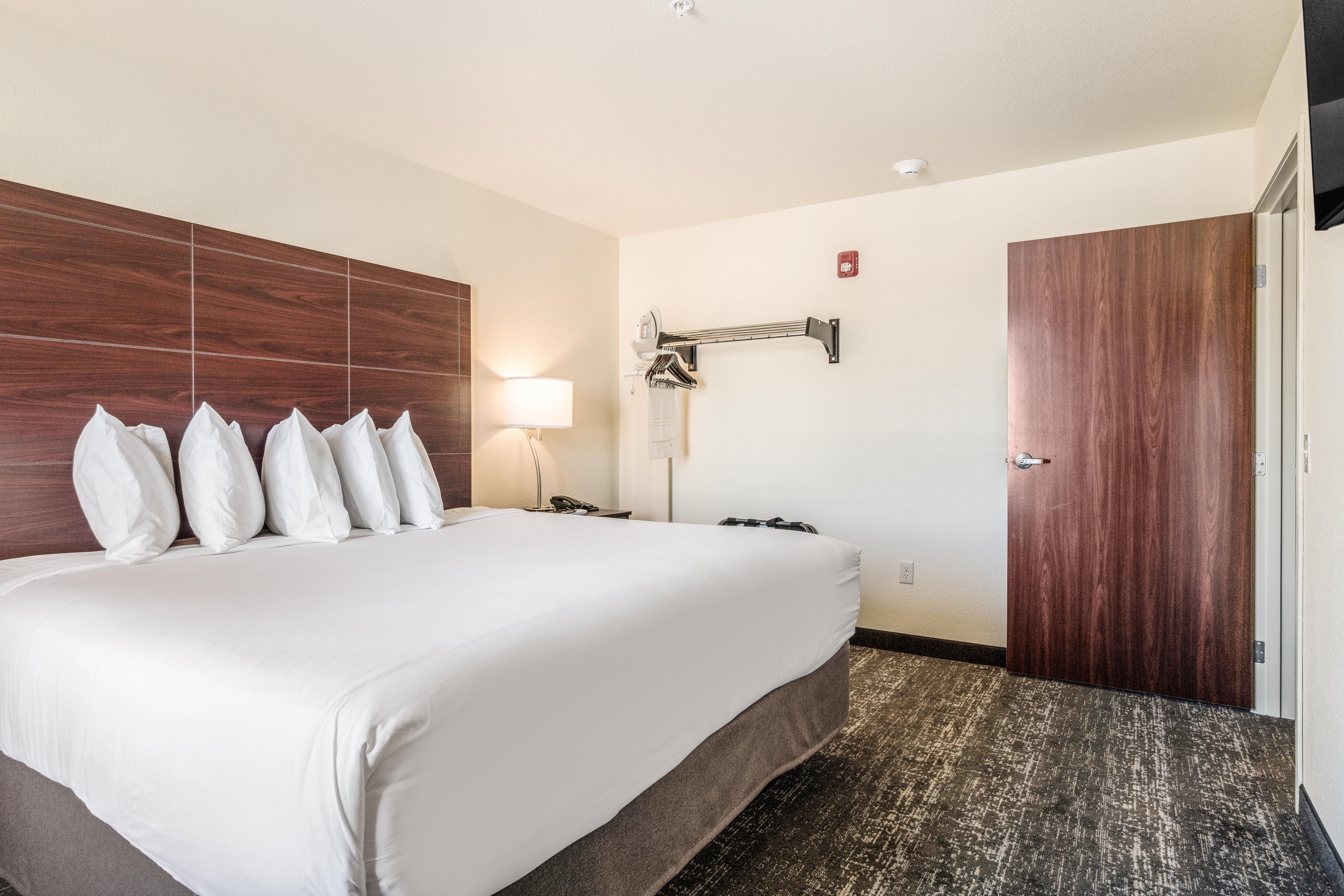 Cobblestone Hotel & Suites - Newport 15/61