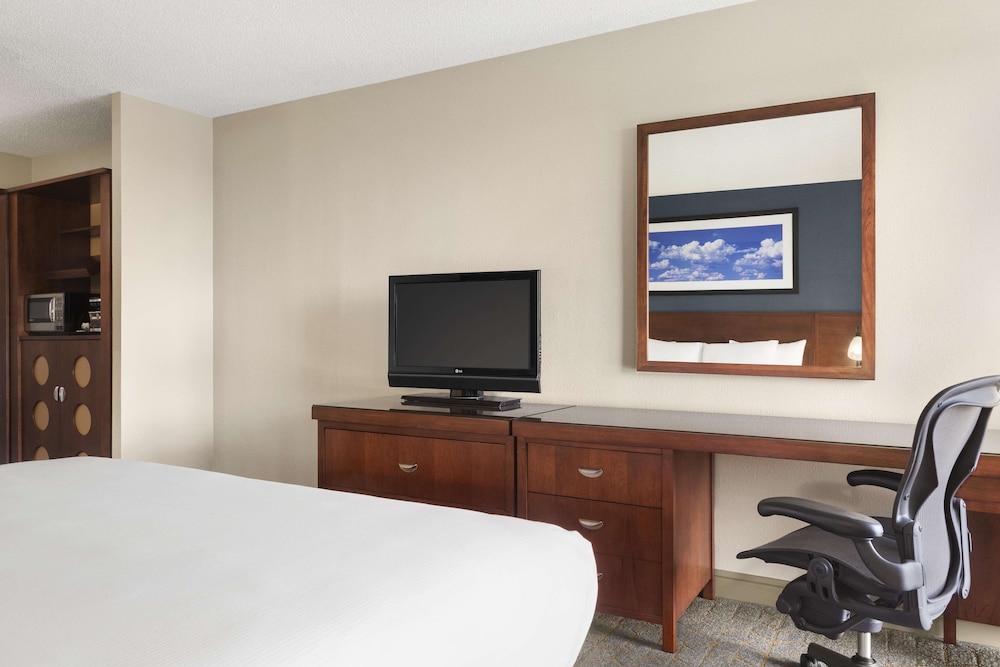 DoubleTree by Hilton Hotel Dallas DFW Airport North 24/53