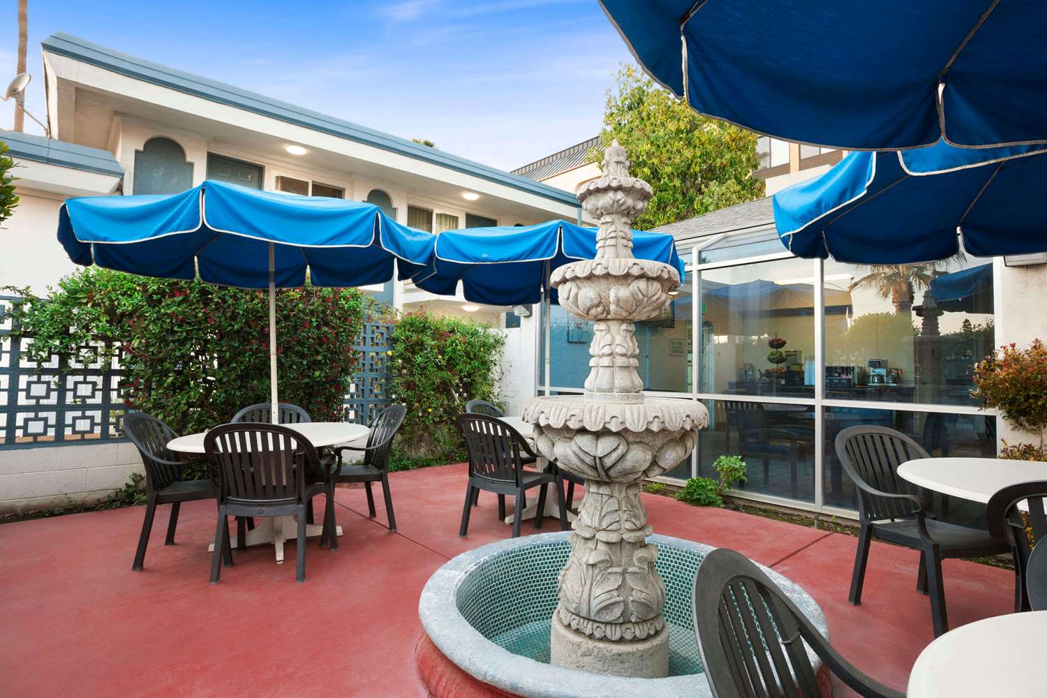 Travelodge By Wyndham Bakersfield 22/28