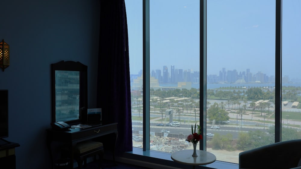 Saraya Corniche Hotel 80/83