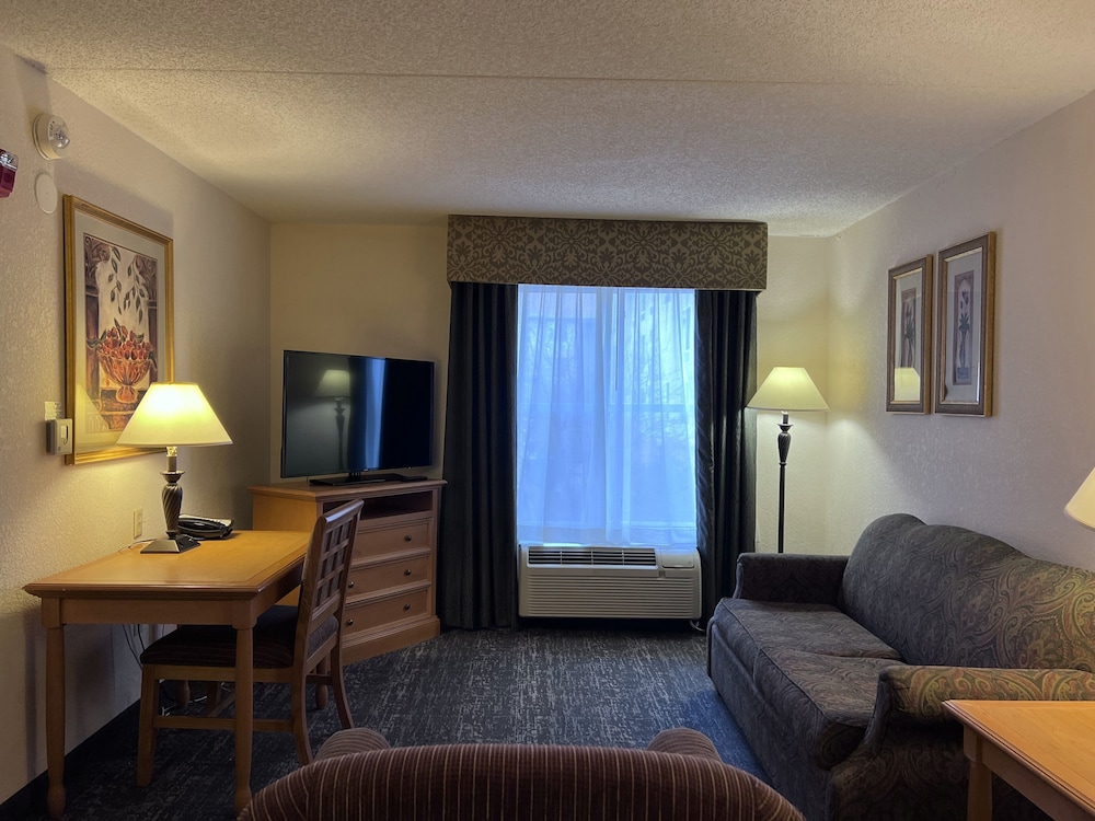 Hyatt House Colorado Springs Airport 33/42