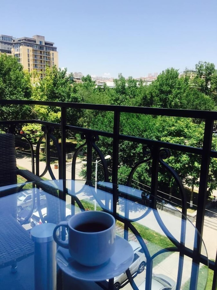 Boulevard Hotel 33/41