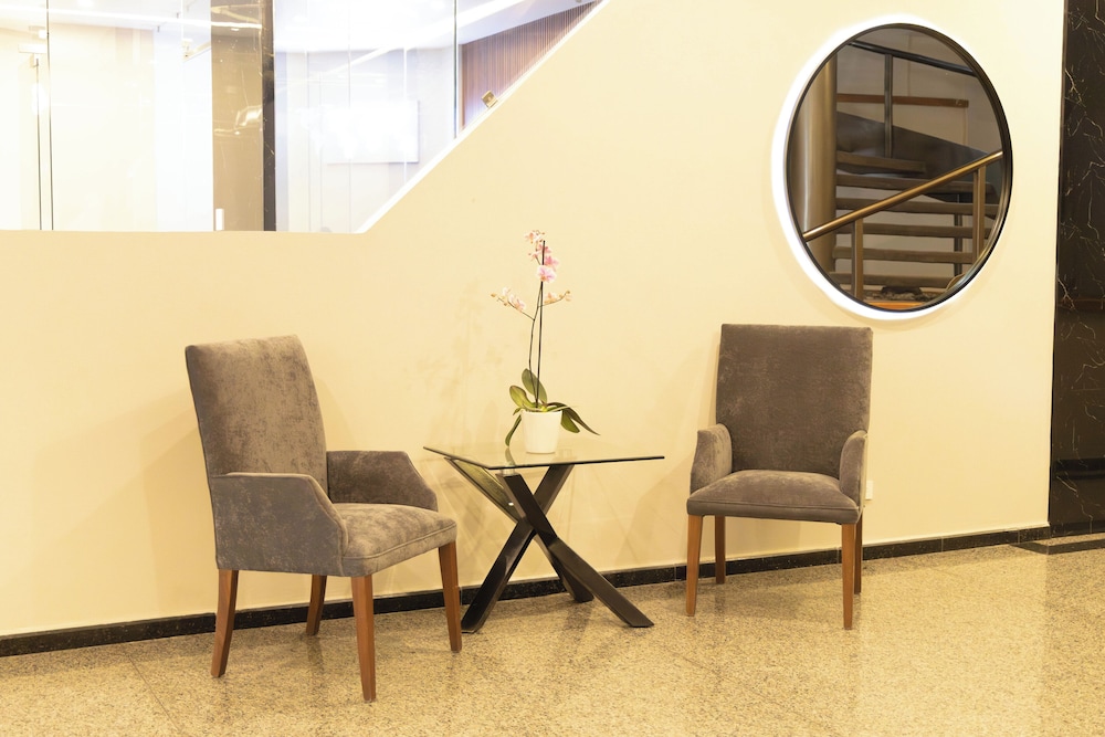 Hotel Abastos Plaza 43/68