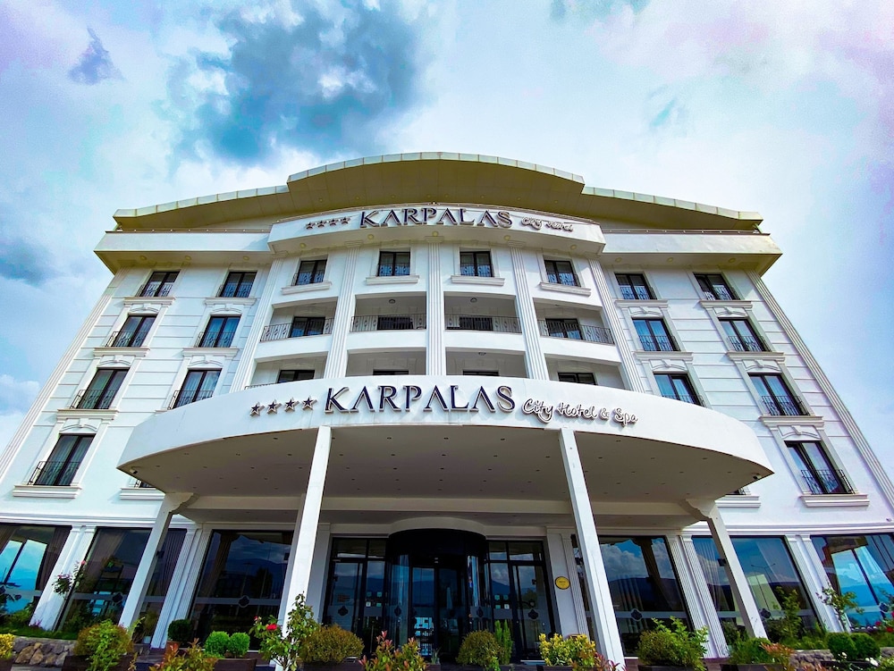 Karpalas City Hotel & Spa 2/70