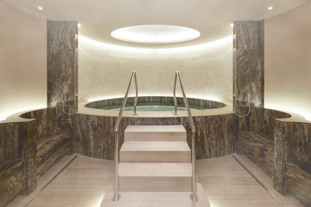 swimming pool spa