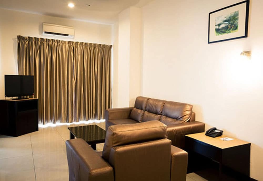 Kingston Hotel 15 @ Tower Regency 22/44