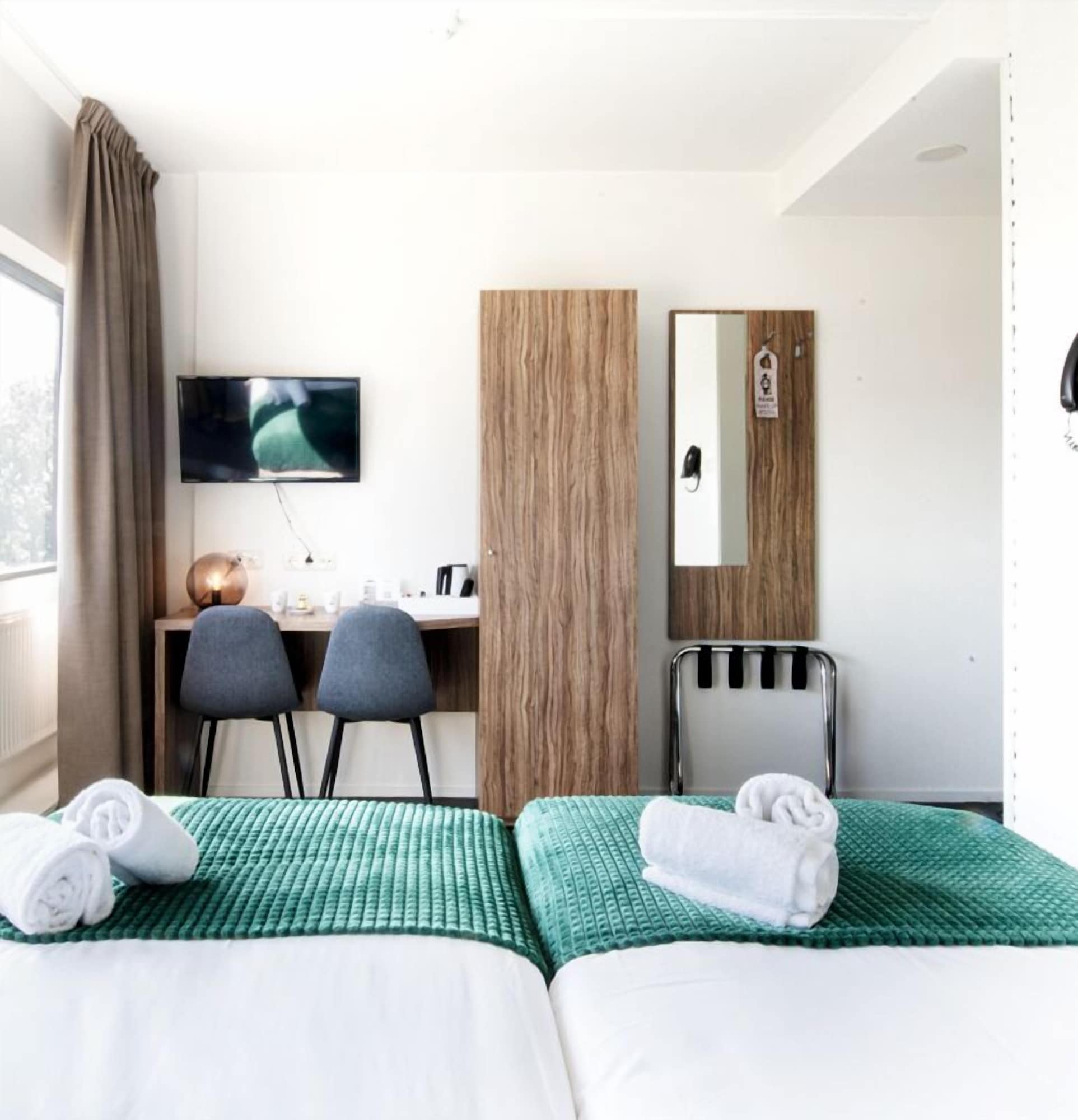 Room, Twin Beds