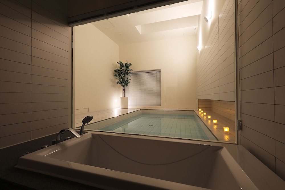 Hotel 498 22/42