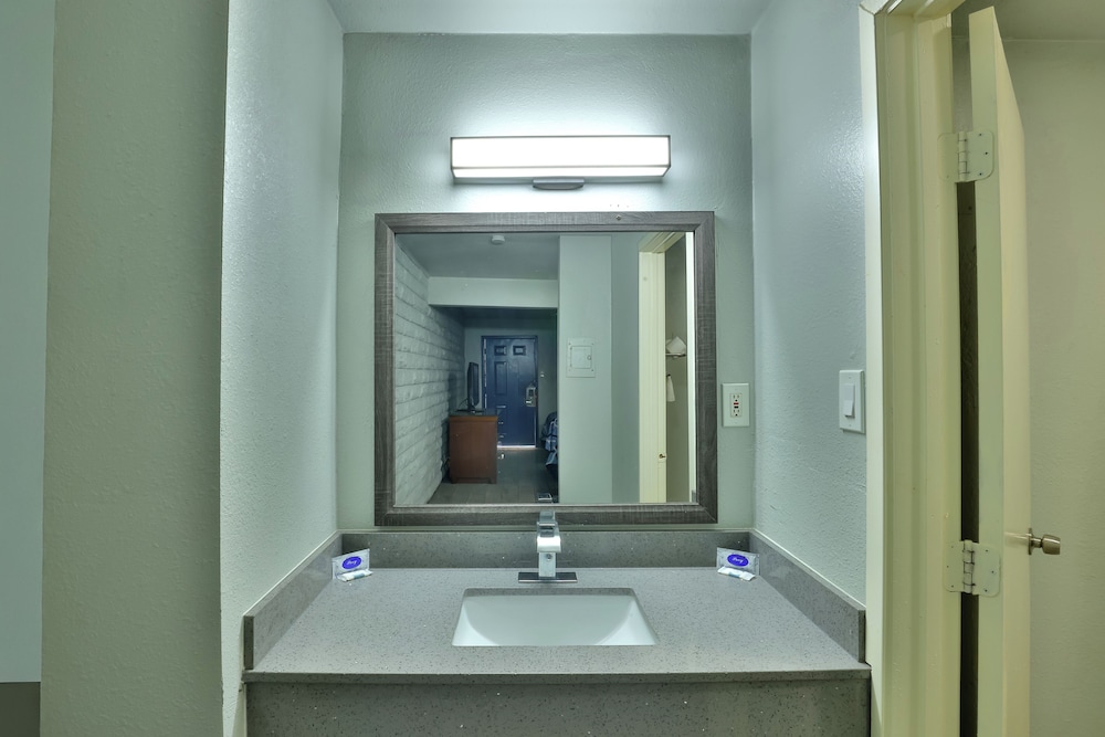 El Tejas Motel 20/20