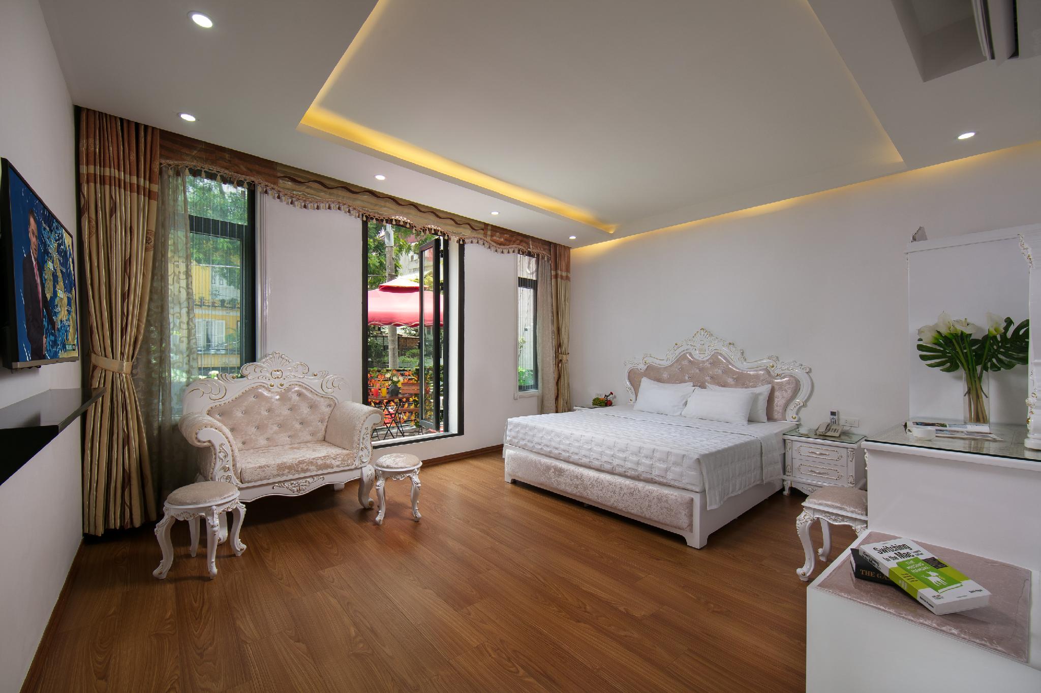 Suite, King Bed, with View