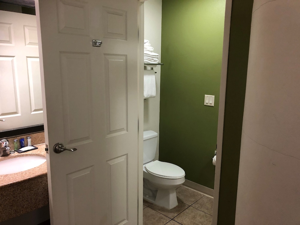 Sleep Inn and Suites Conference Center And Water Park 10/52