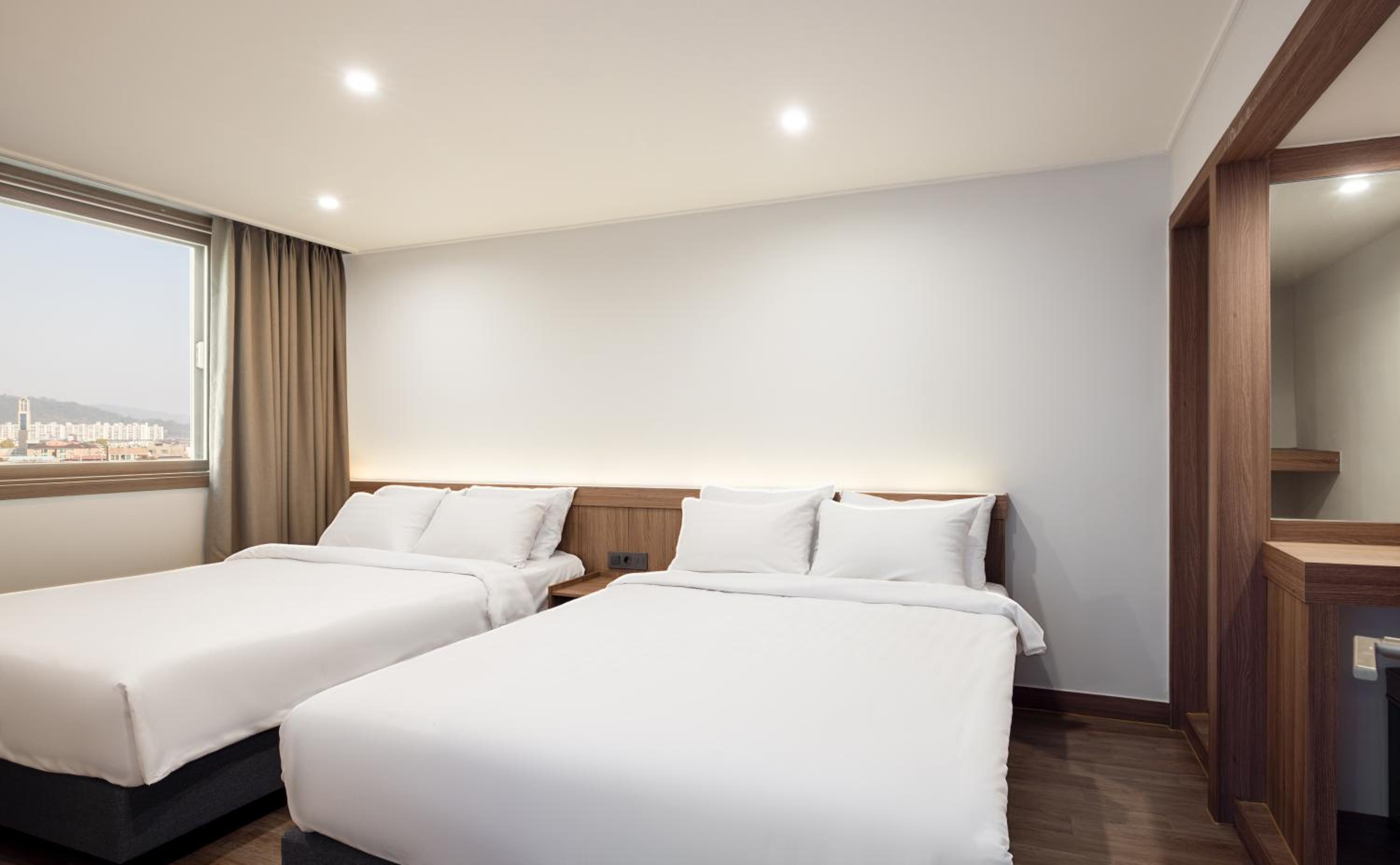 Kensington, Renovated, Deluxe, 2 Double Beds