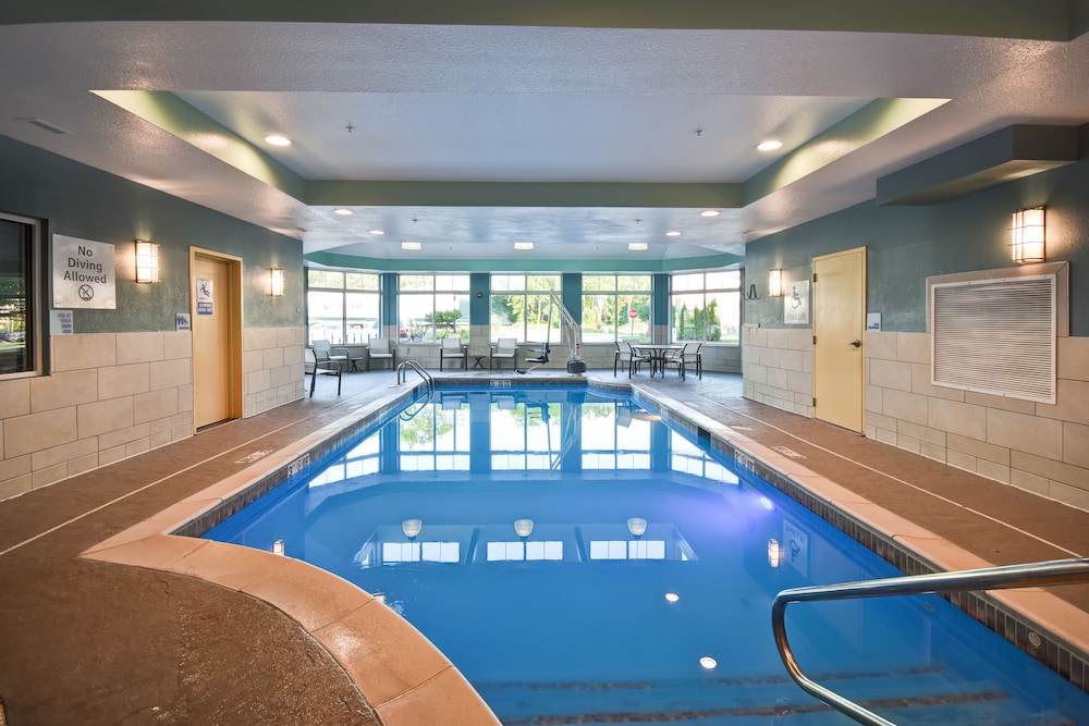 Holiday Inn Express Suites Schererville 28/57