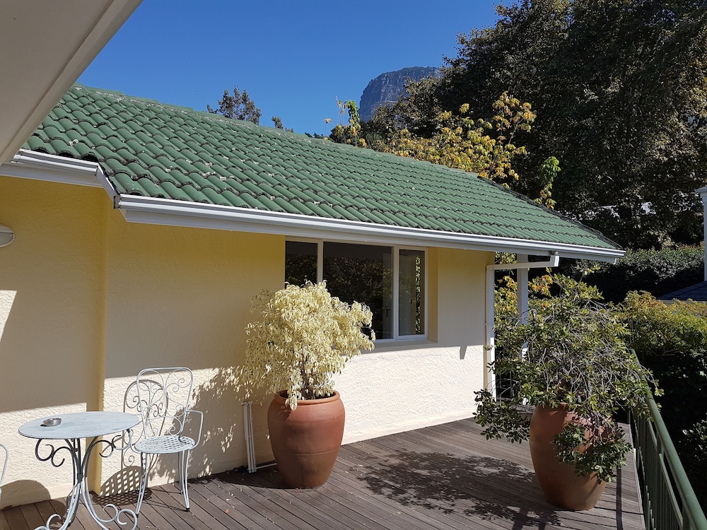 On Pinewood Guest House 4/47