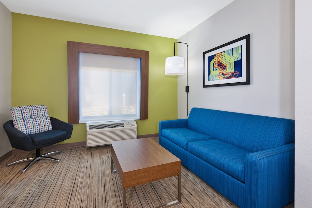 Holiday Inn Express Hotel And Suites Three Rivers 41/60
