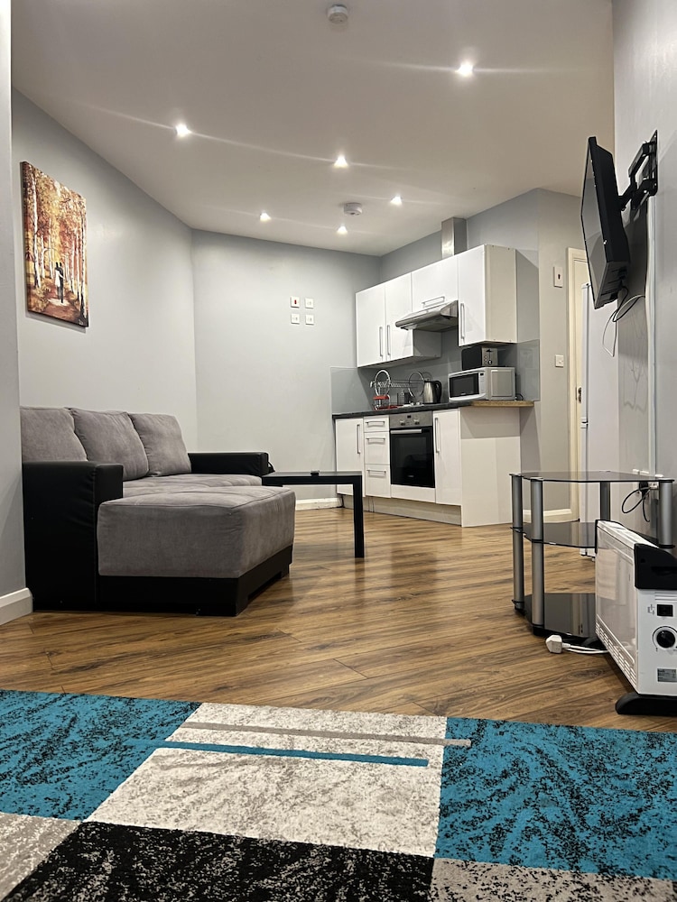 Easy Lets - Showcase Apartments 18/45