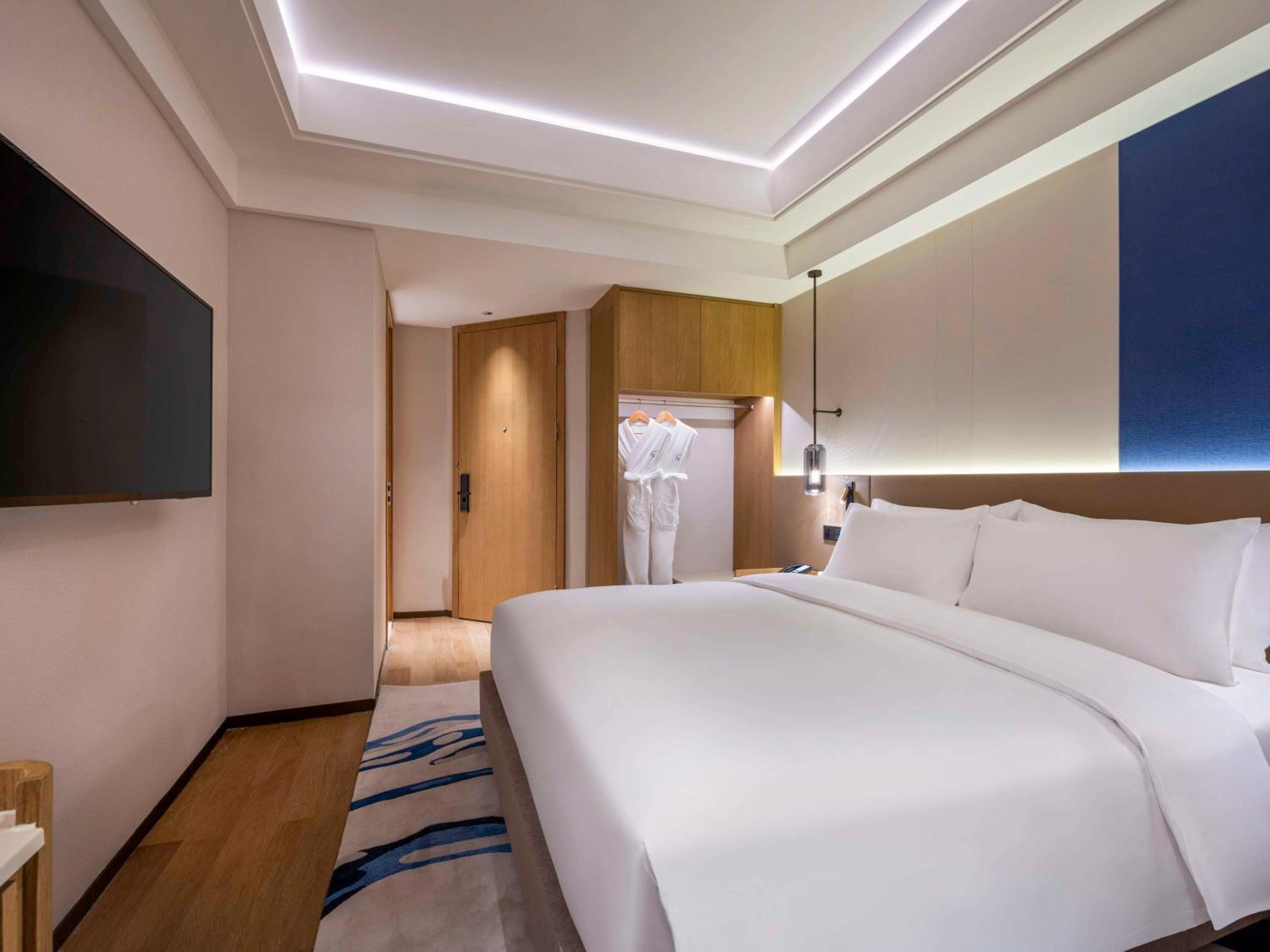 STANDARD, KING BED