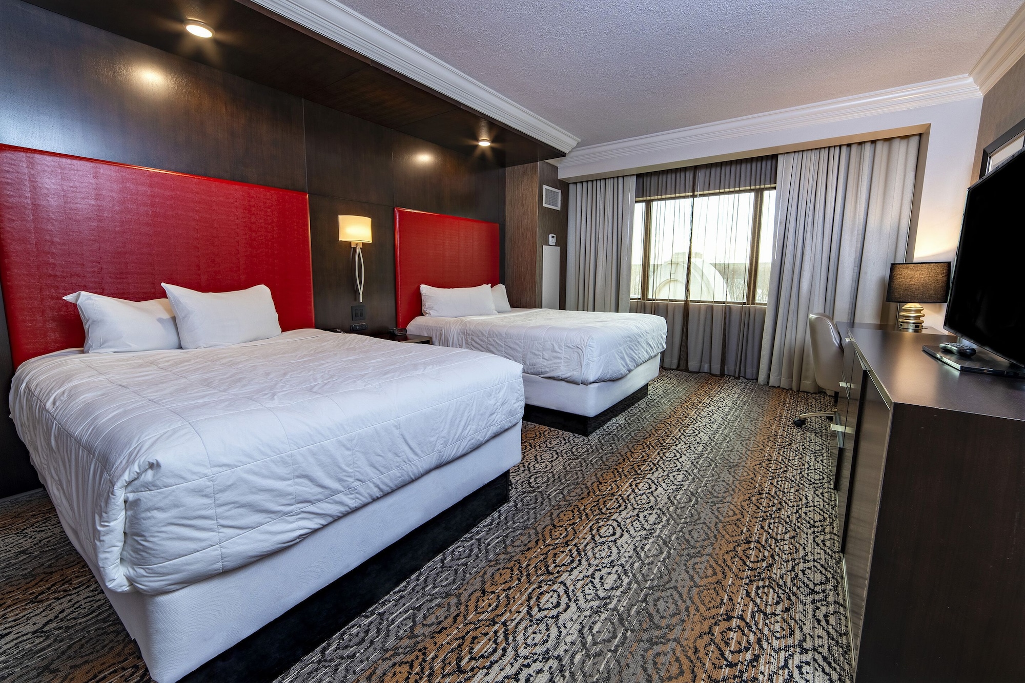 Deluxe, 2 Queen Beds, Nature View