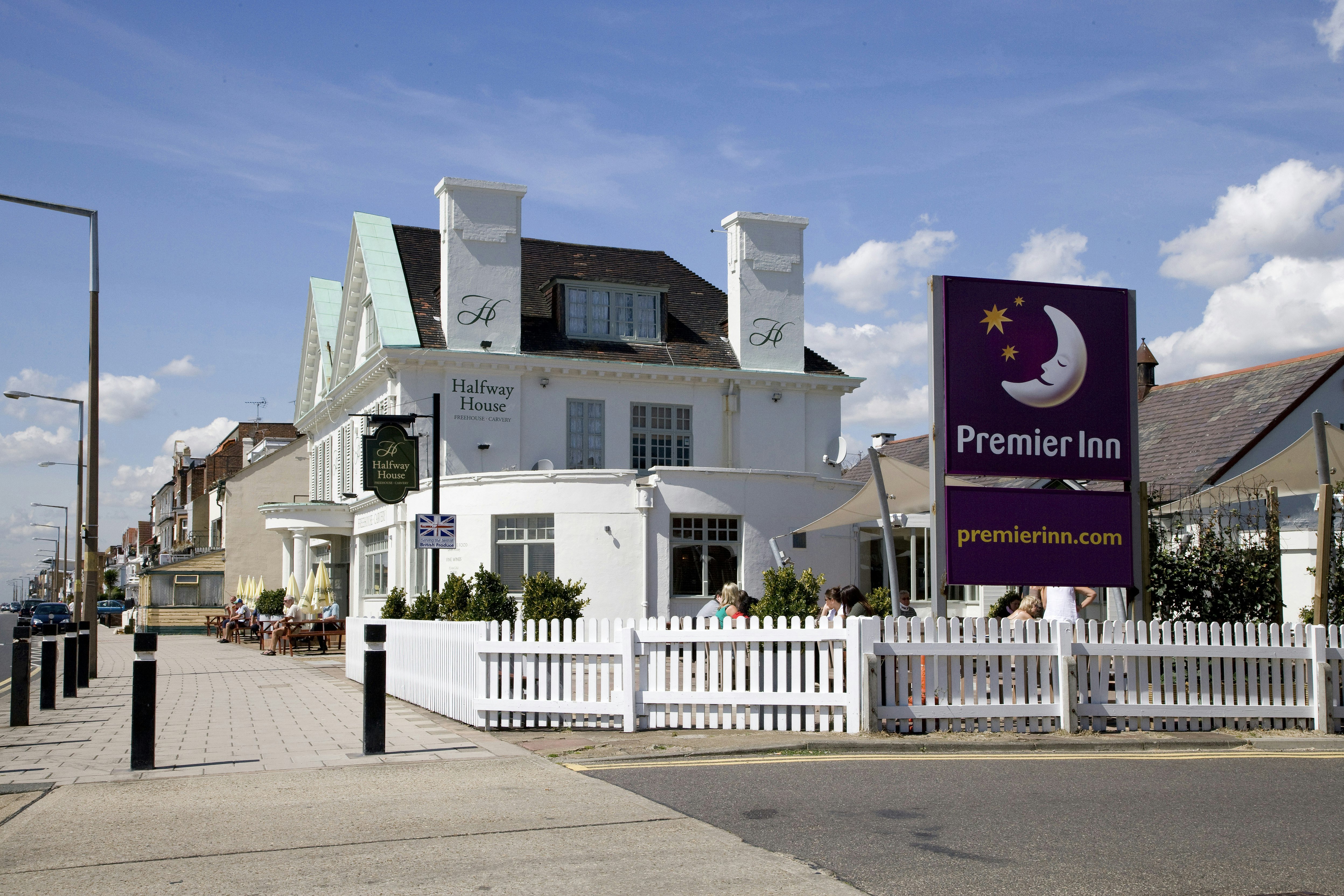 Premier Inn Southend-On-Sea (Thorpe Bay) in SOUTHEND-ON-SEA