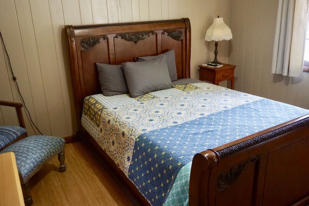 Marshall's Creek Rest Motel 25/71