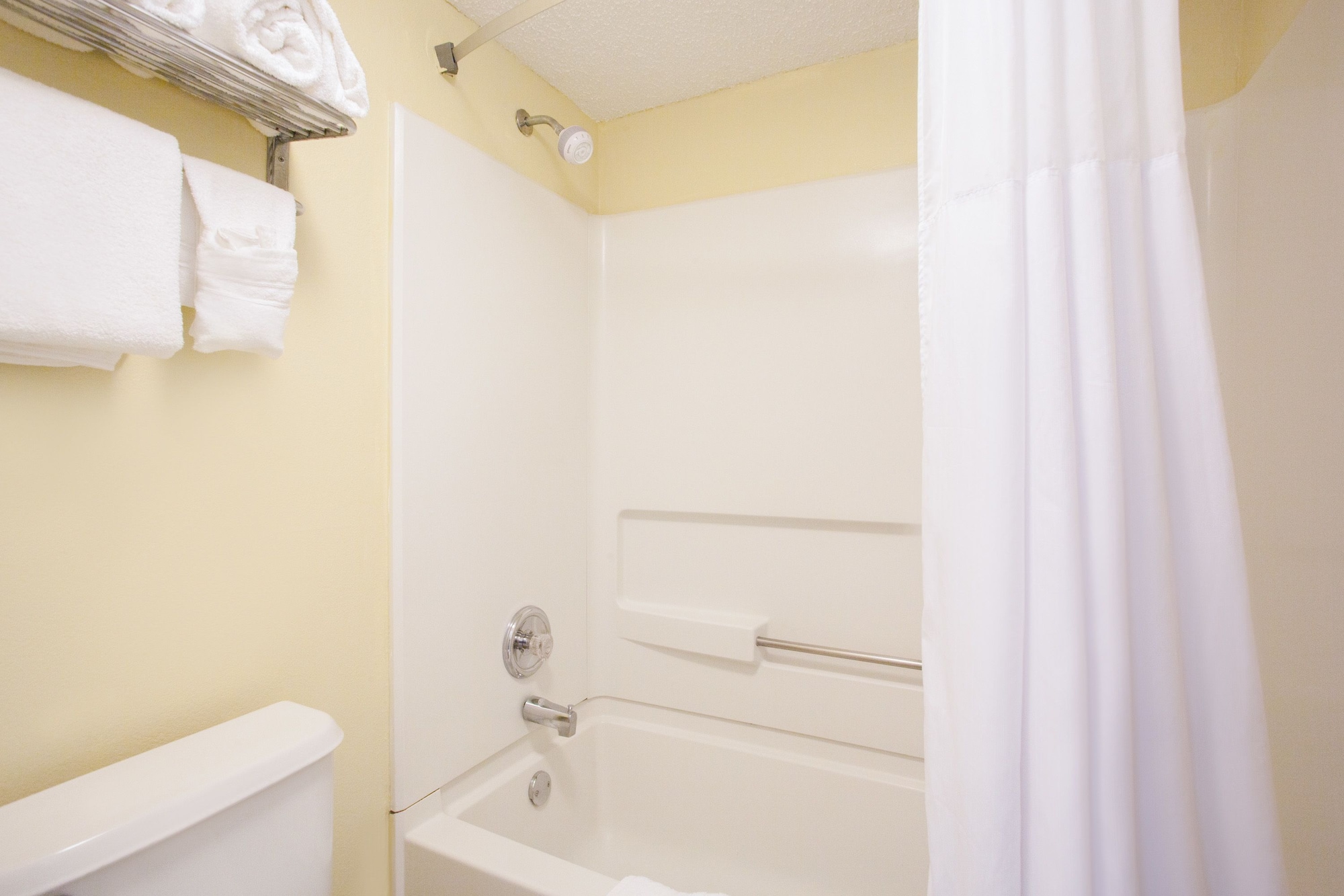 غرفة قياسية بسرير كينج، Days Inn by Wyndham Brooksville/Dade City 5/5
