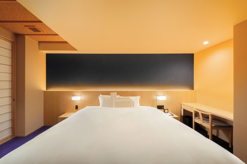 SUPERIOR, KING BED