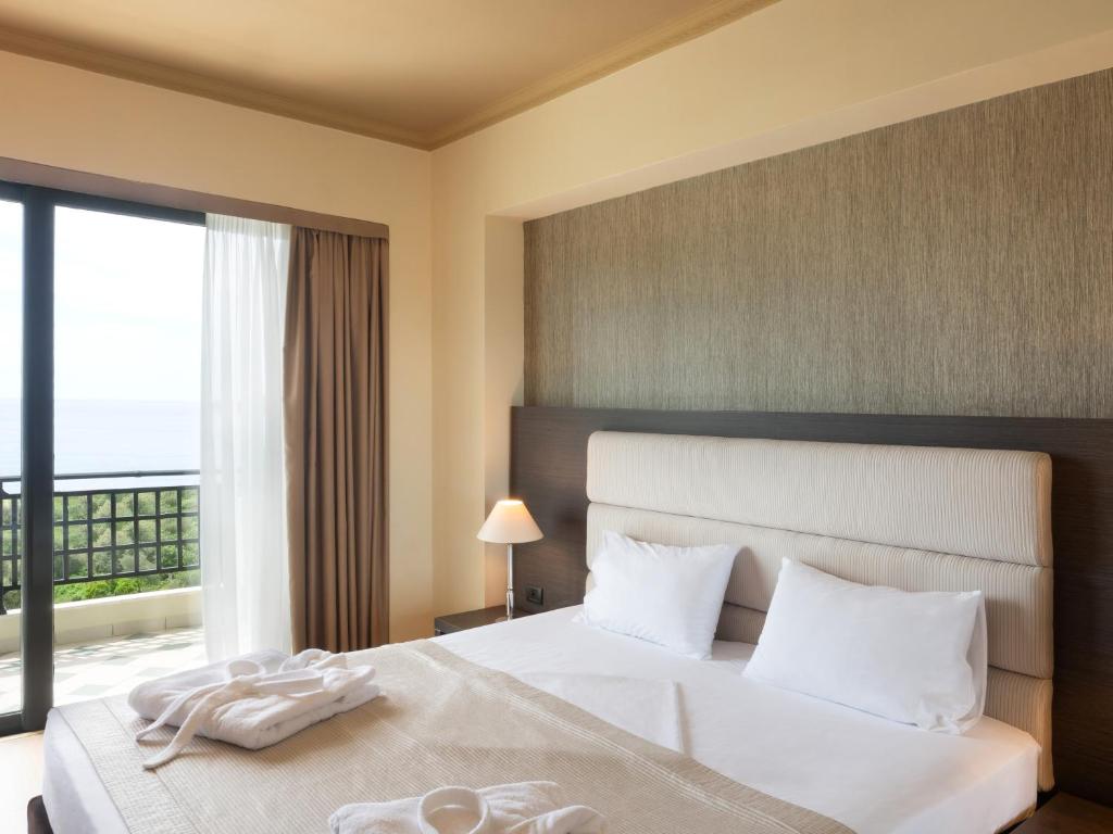 Room, Double or Twin Bed, Sea View